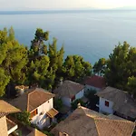 Sea Side Pine Maisonette, *