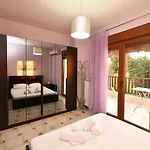 Sea Side Pine Maisonette, Siviri