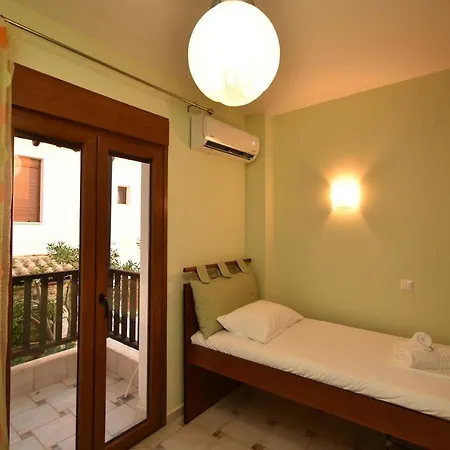 Sea Side Pine Maisonette, *