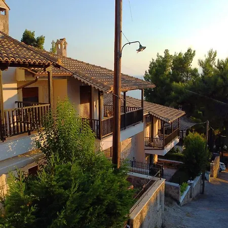 Sea Side Pine Maisonette, Сиври