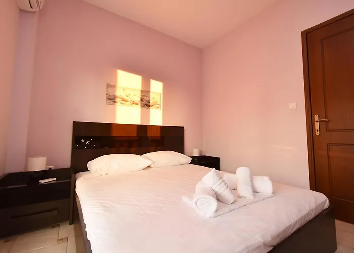 Sea Side Pine Maisonette, Dom wakacyjny Siviri