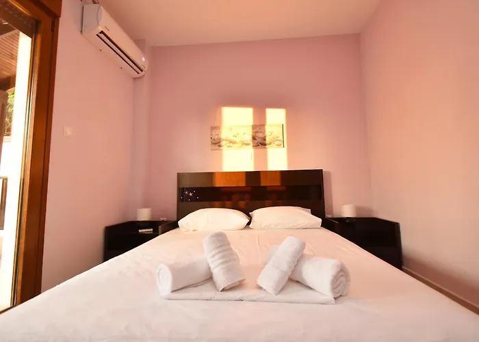 Sea Side Pine Maisonette, * Siviri
