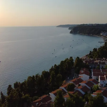 Sea Side Pine Maisonette, *