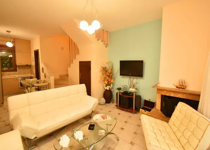 Sea Side Pine Maisonette, Siviri